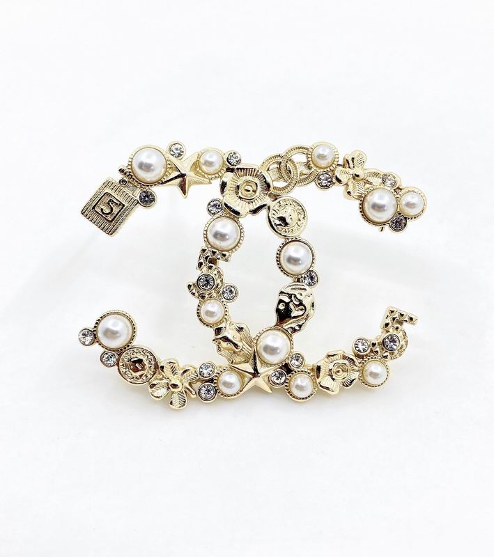 Chanel Brooch 06yxs39